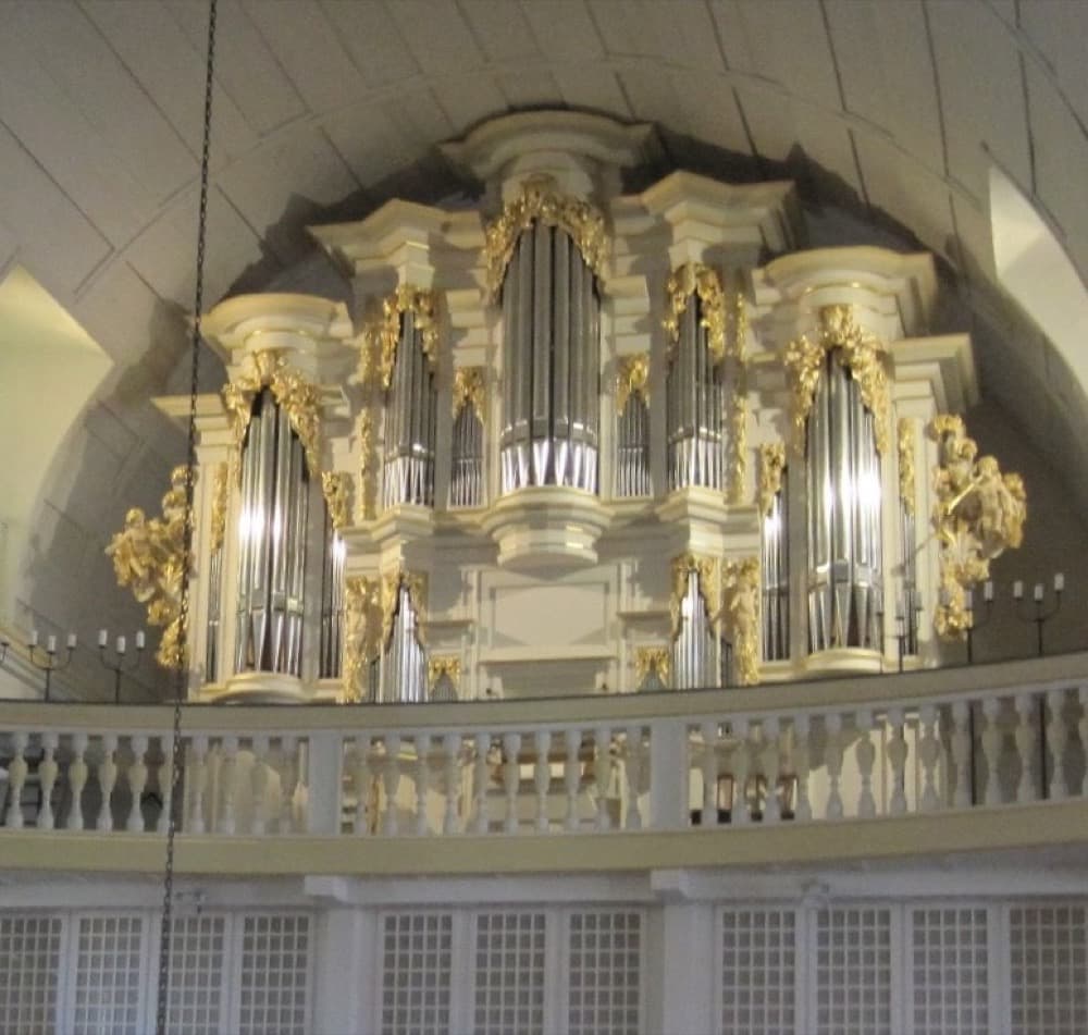 El órgano Wender de la Bachkirche en Arnstadt — el instrumento que Bach tocaba en su primer puesto como organista.